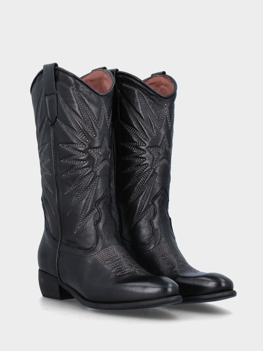 Texano noir en cuir avec broderies et étoiles en rayons