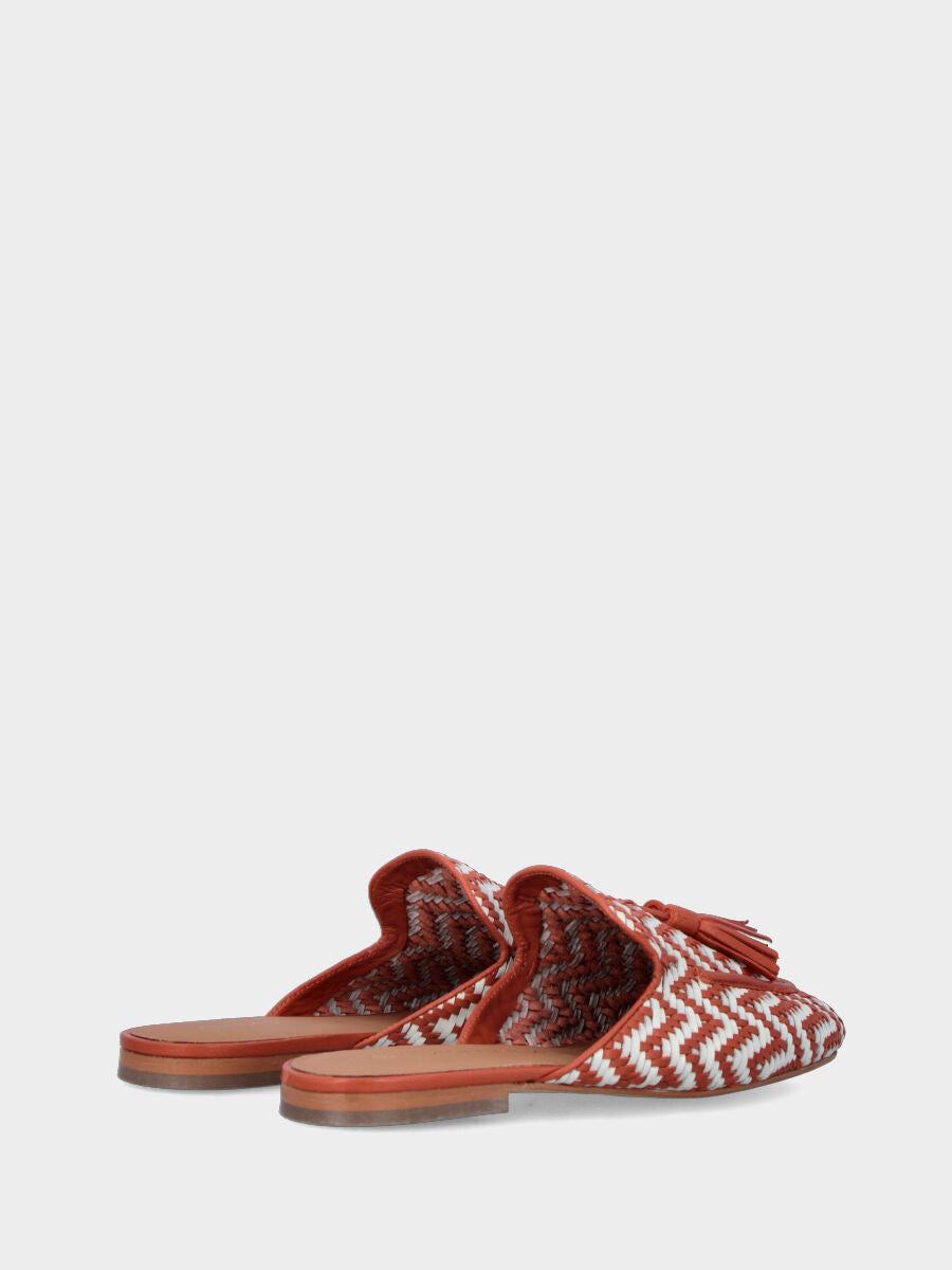 Sabot bicolore arancione in nappa intrecciata con nappine