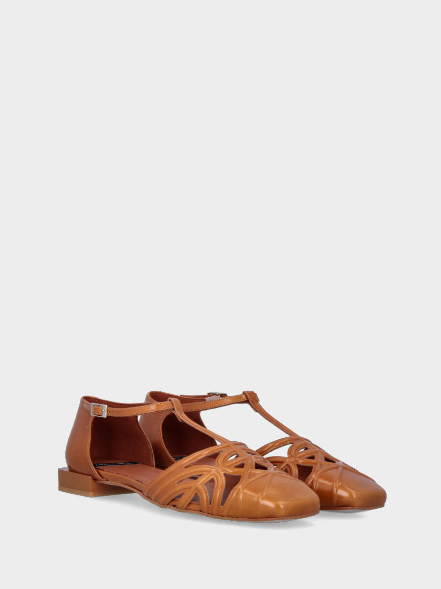 Ballerina aus Lackleder mit geflochtenen Riemchen