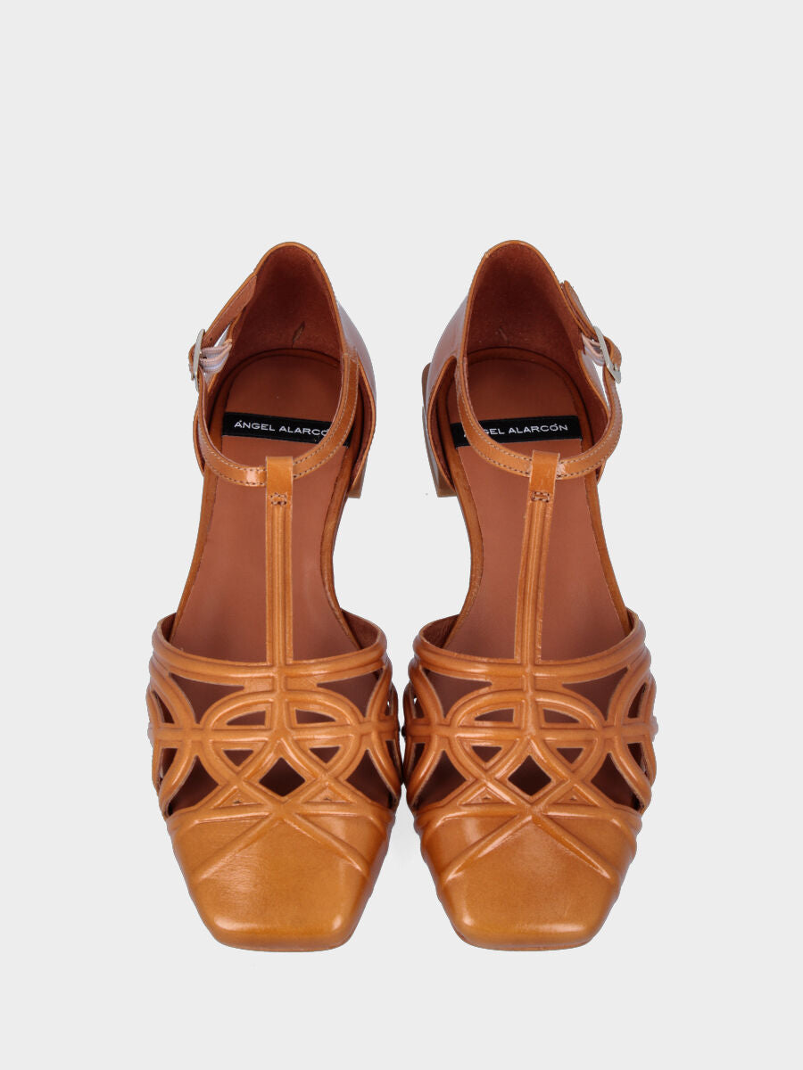 Ballerina aus Lackleder mit geflochtenen Riemchen
