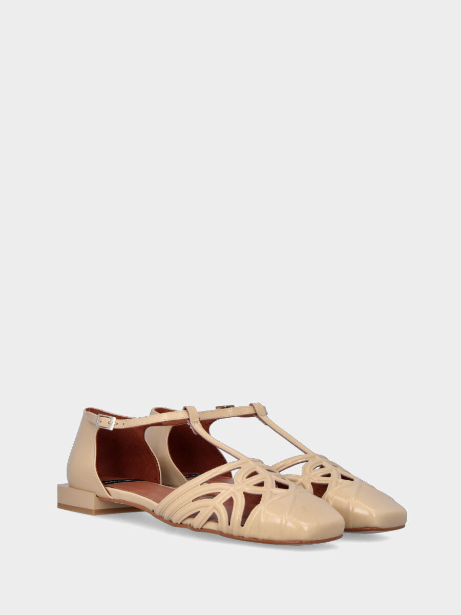 Ballerine beige en vernis avec lanières tressées