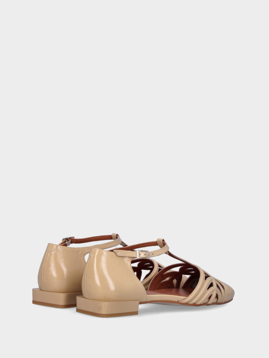 Ballerine beige en vernis avec lanières tressées