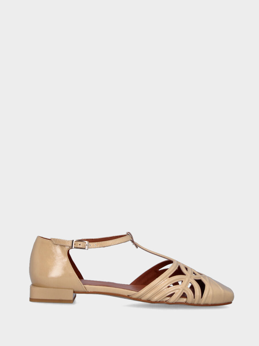 Ballerine beige en vernis avec lanières tressées
