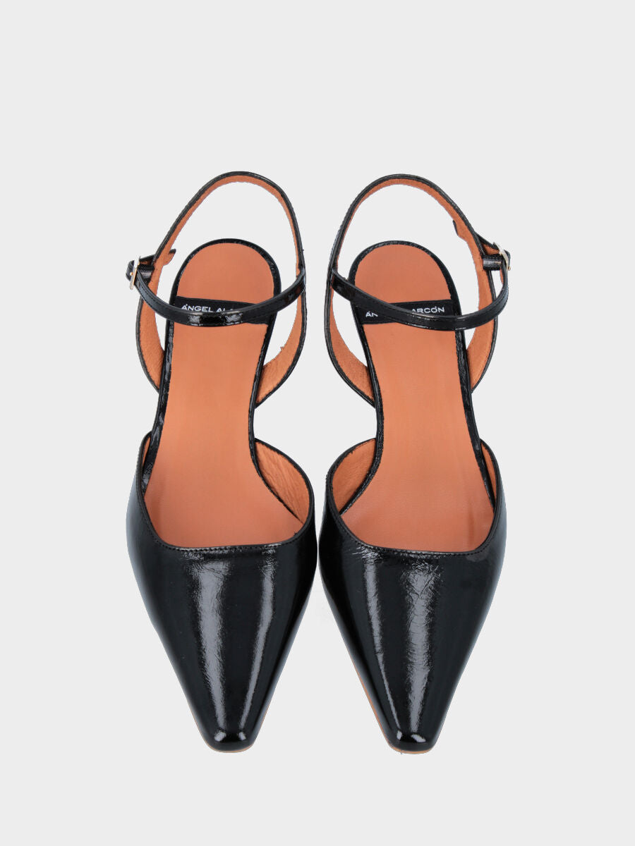 Schwarzer Slingback aus Lackleder mit spitzer Spitze