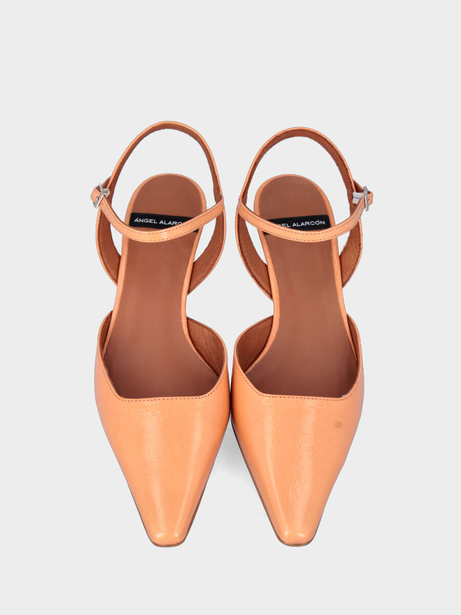 Escarpin slingback orange en vernis à bout pointu effilé