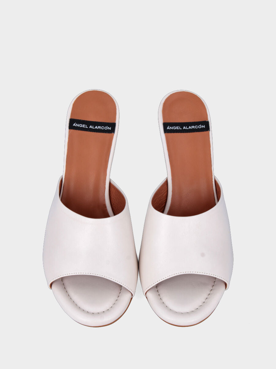 Mule blanche en cuir avec bande et semelle compensée creusée