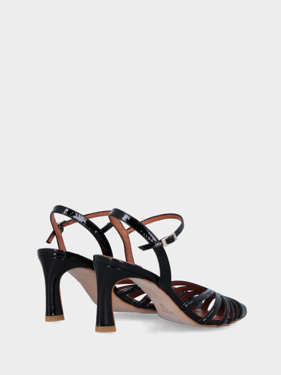 Schwarzer Lack-Sandalette mit gewölbten Riemchen