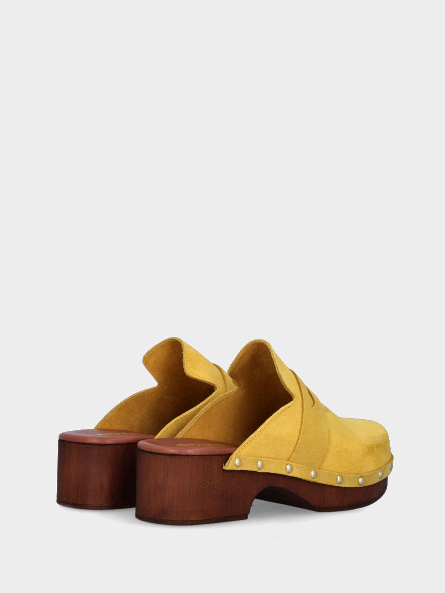 Sandalo monoblocco in vitello rosso con fascia ripiegata