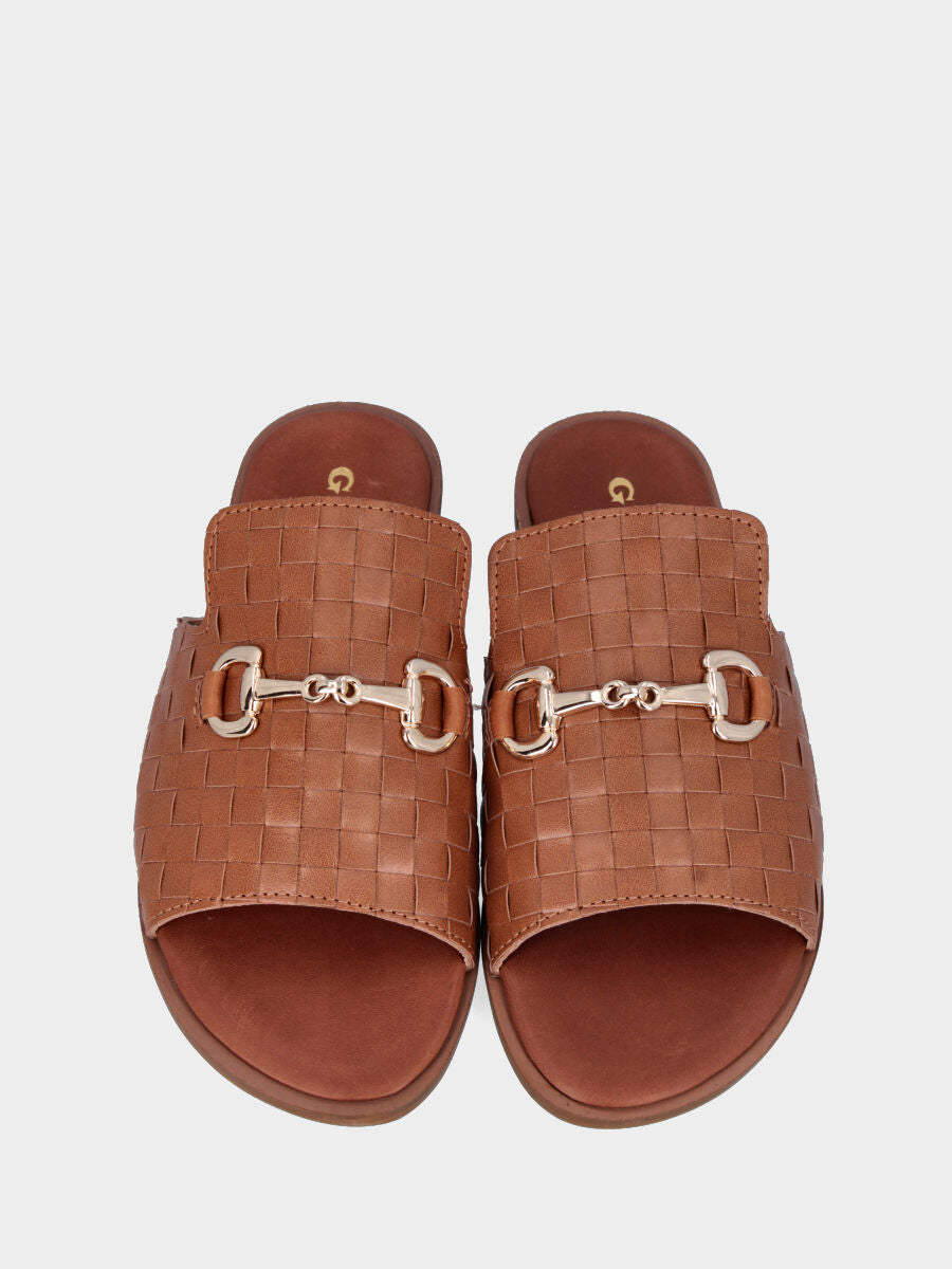 Leather slipper in woven leather with clamp