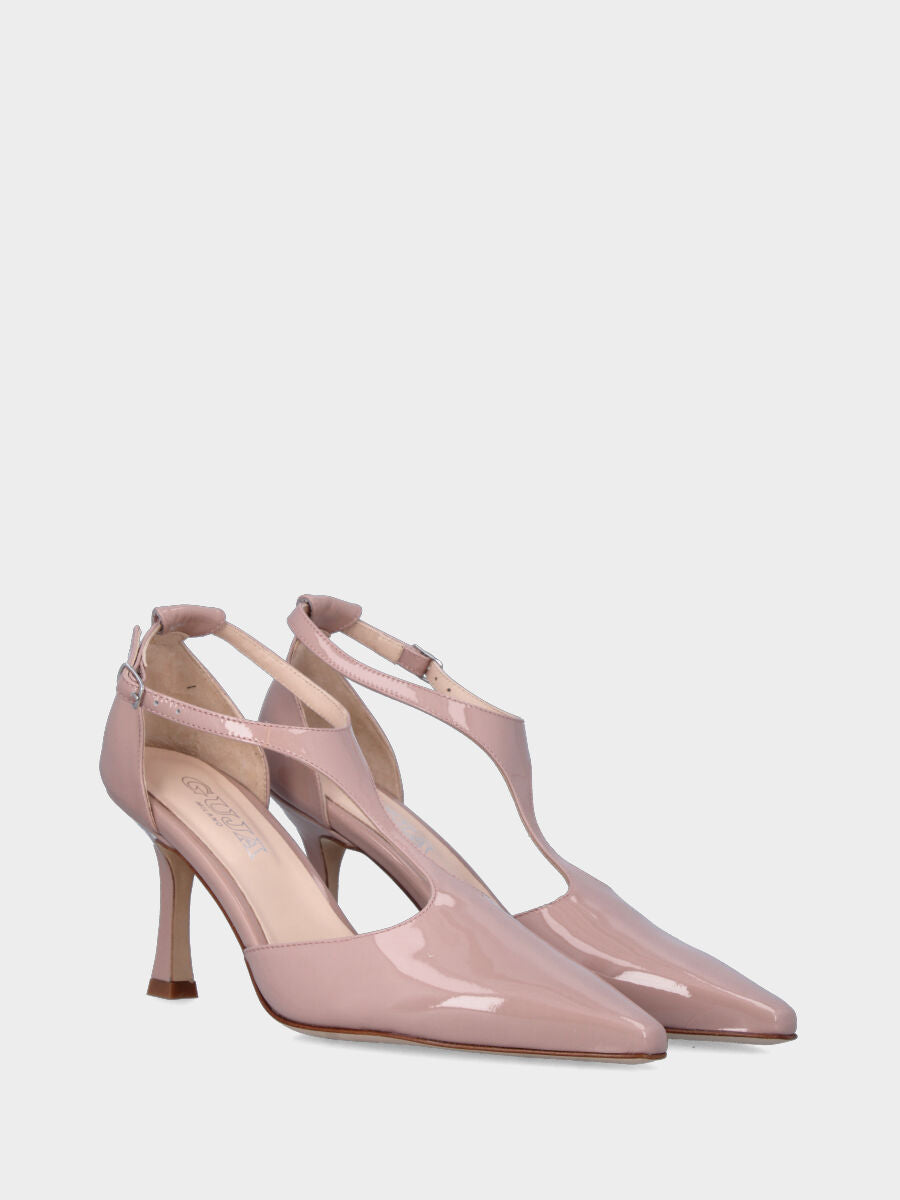 Décolleté beige in vernice a punta sfilata modello charleston