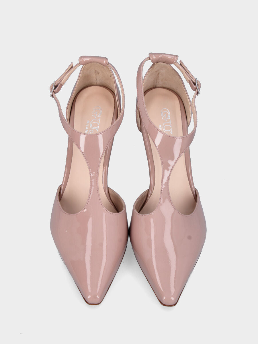 Décolleté beige in vernice a punta sfilata modello charleston