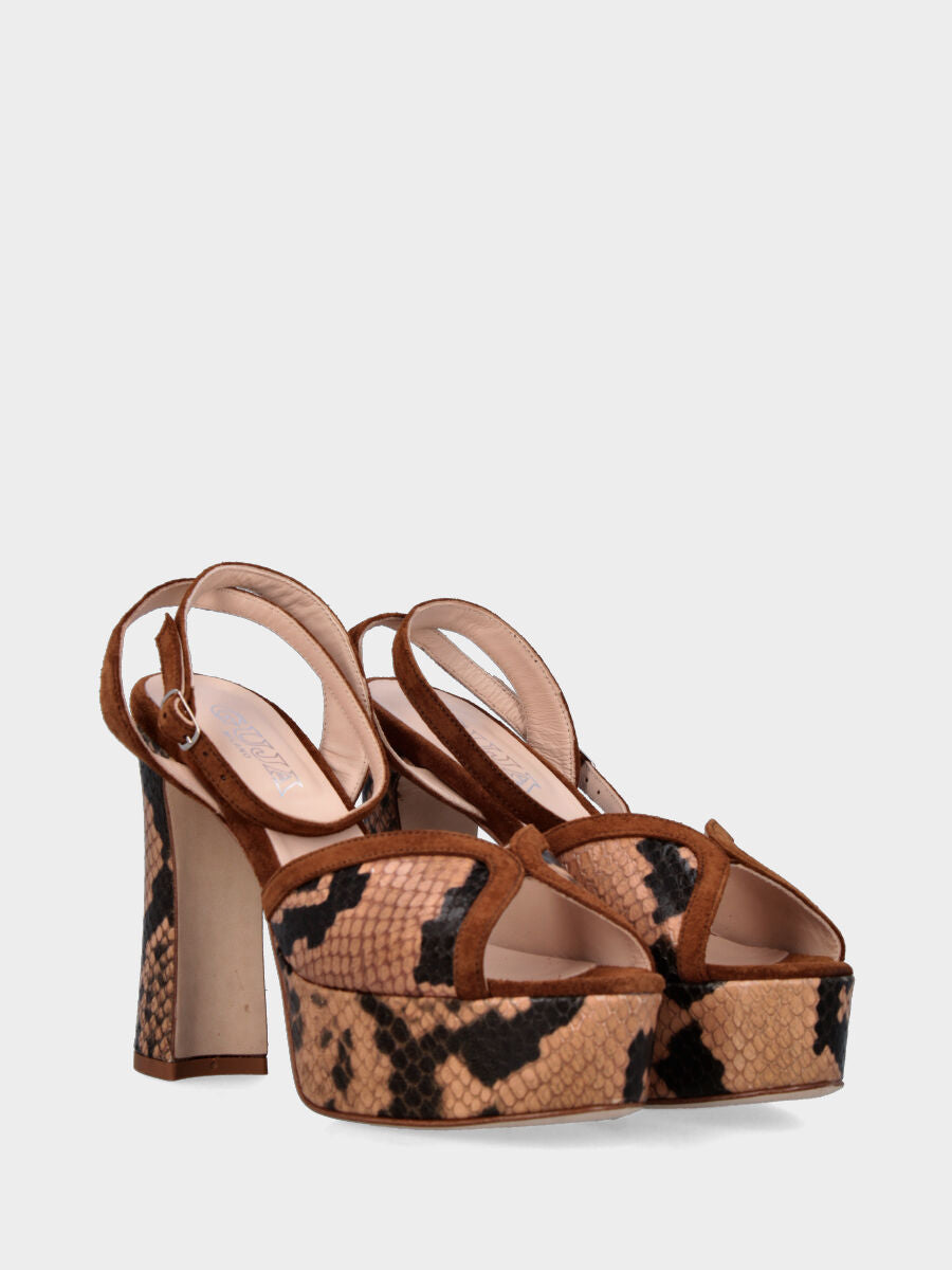 Sandalo marrone in stampa pitone con maxi plateau