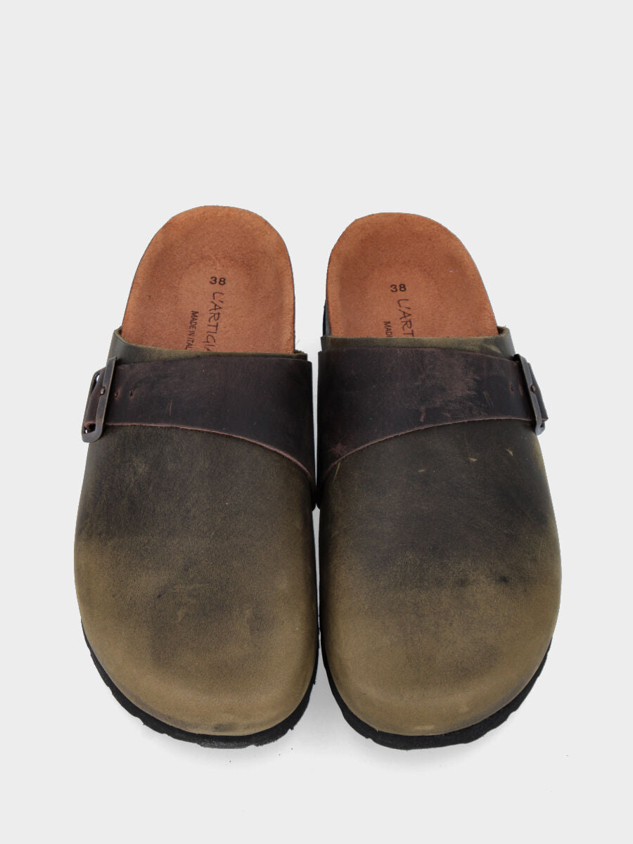 Sabot verde in pelle con fibbia