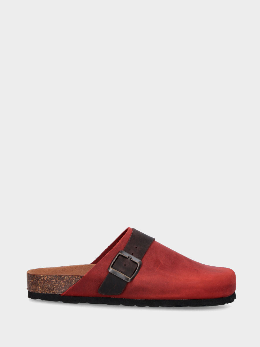 Sabot rouge en cuir avec boucle