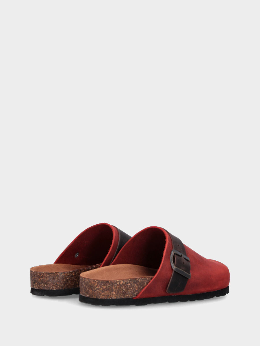 Sabot rouge en cuir avec boucle