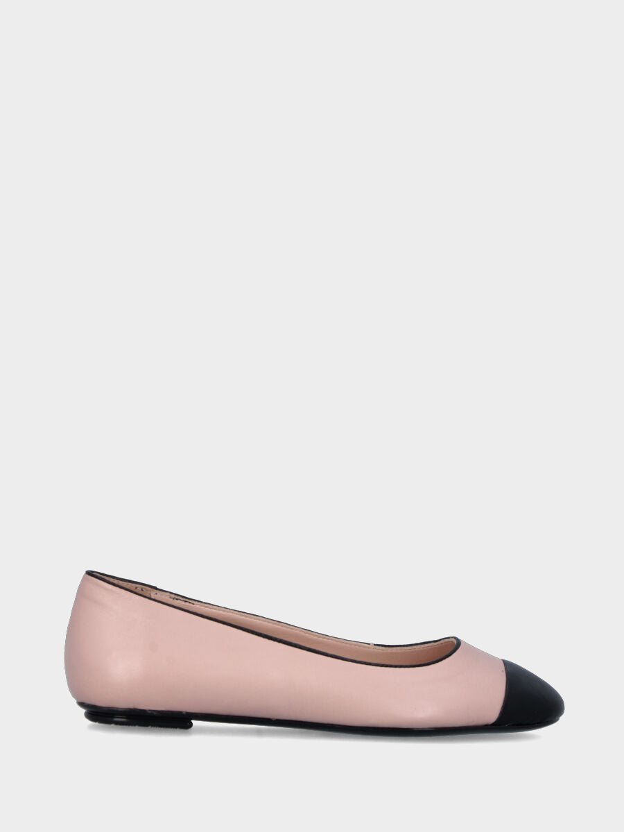 Ballerina in Nappaleder mit schwarzer Spitze