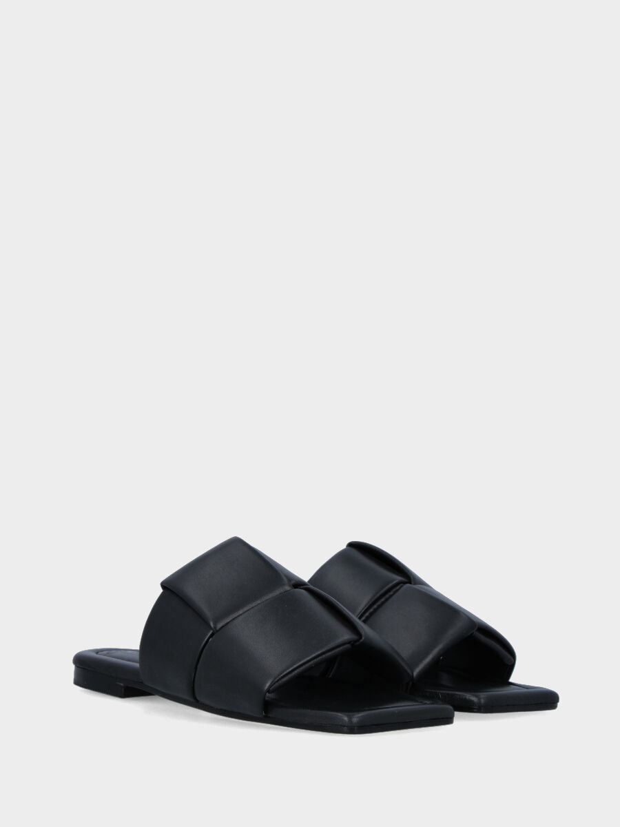 Mule noire en cuir avec bandes rembourrées croisées