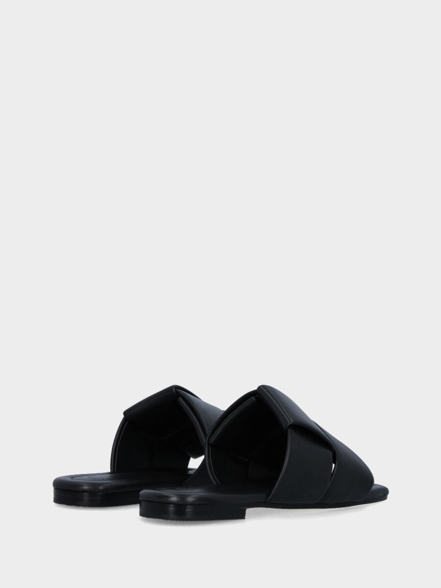Mule noire en cuir avec bandes rembourrées croisées
