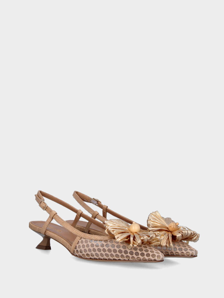 Slingback beige in rafia con tomaia a rete e fiore decorativo