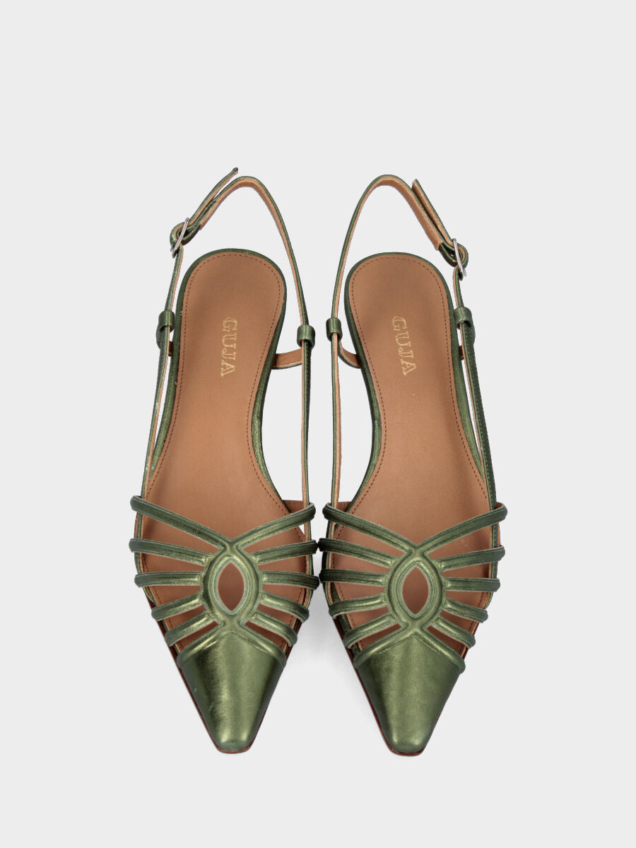 Escarpin slingback vert en cuir laminé avec brides et bout fermé