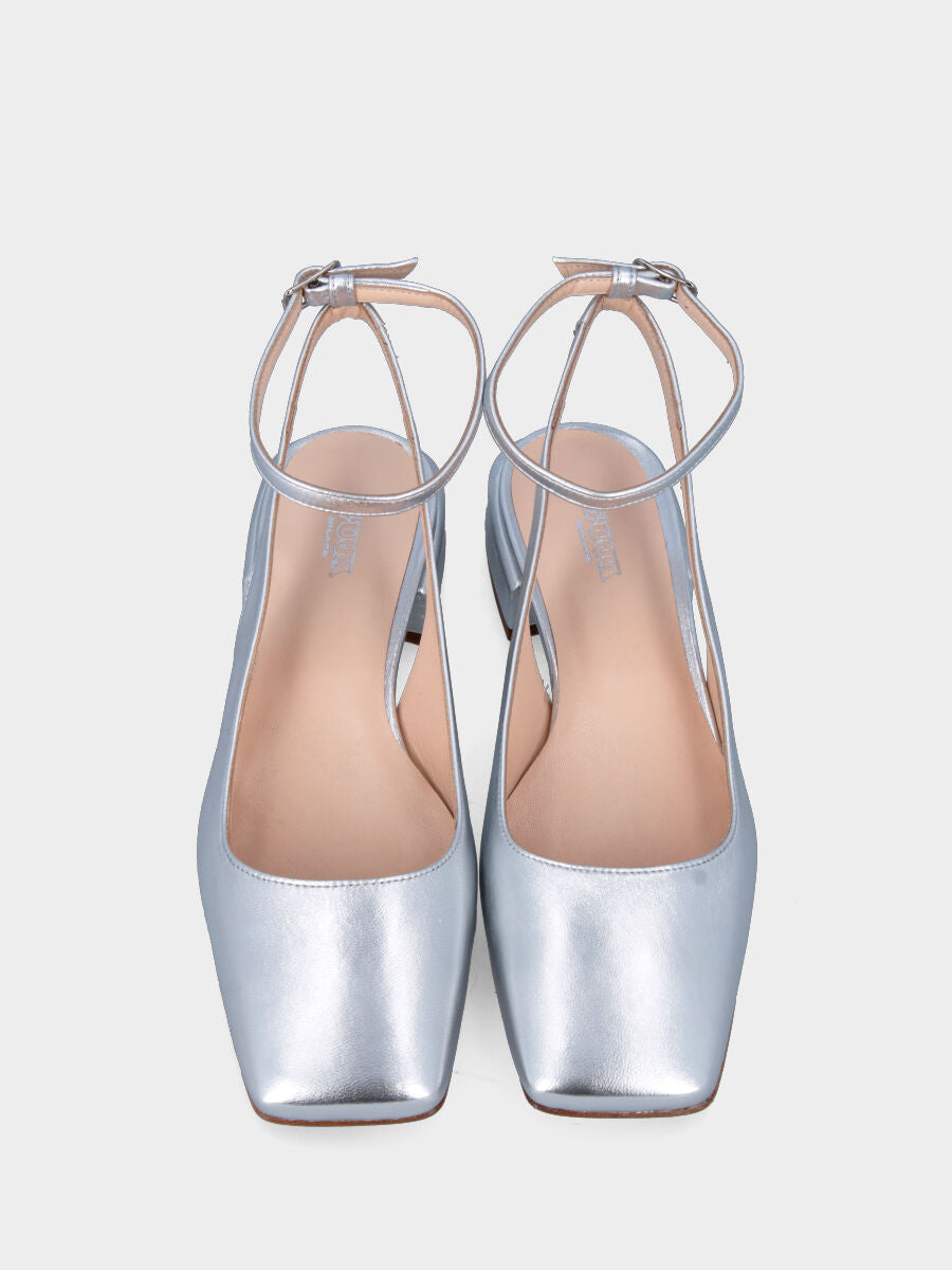 Slingback argento in pelle a punta quadrata con cinturino alla caviglia