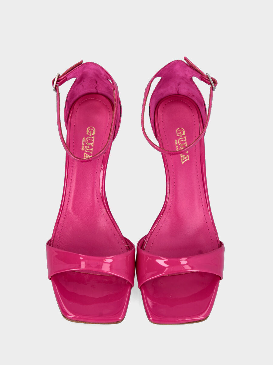 Sandalo fucsia in vernice con zeppa incavata