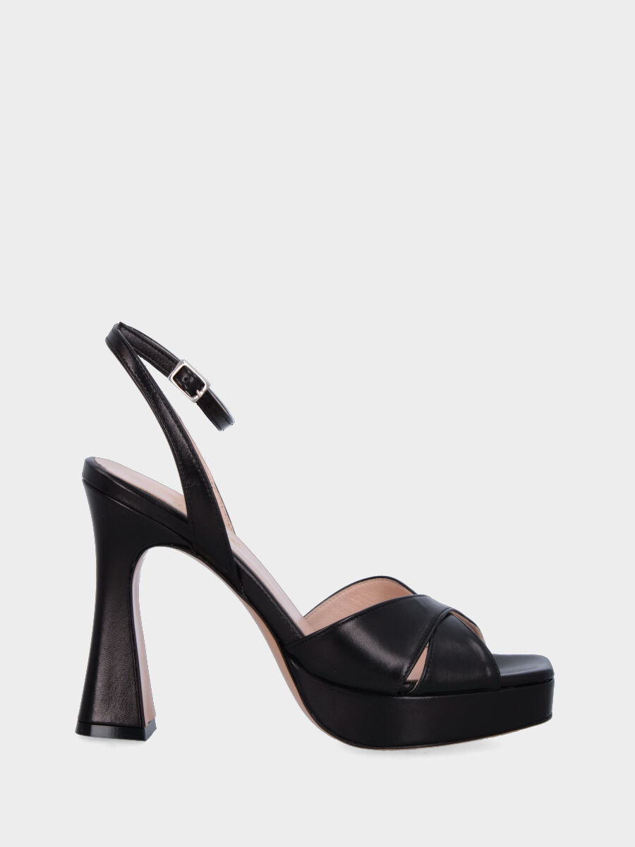 Sandale noire en cuir avec brides croisées et plateforme