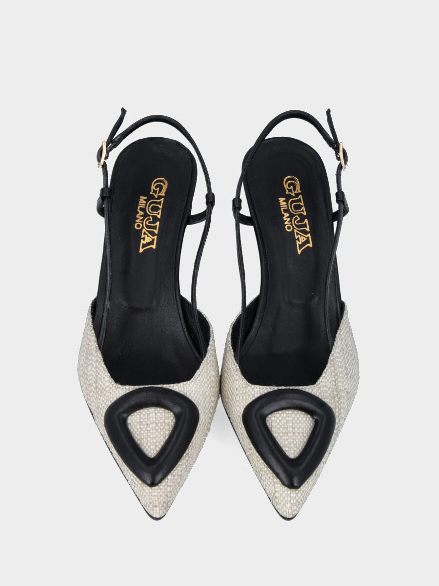 Slingback nera in tessuto a punta sfilata con accessorio geometrico