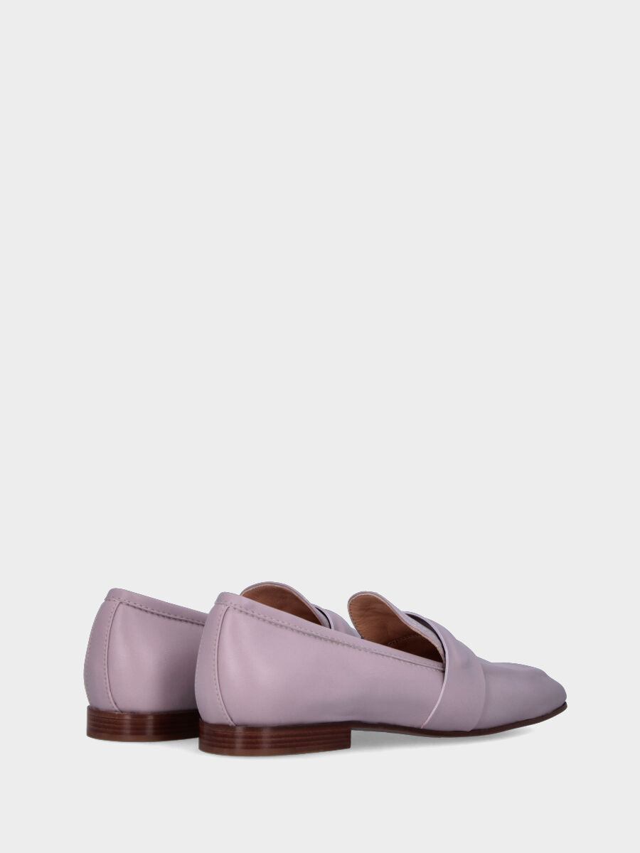 Mocassin lilas en cuir avec masque en relief