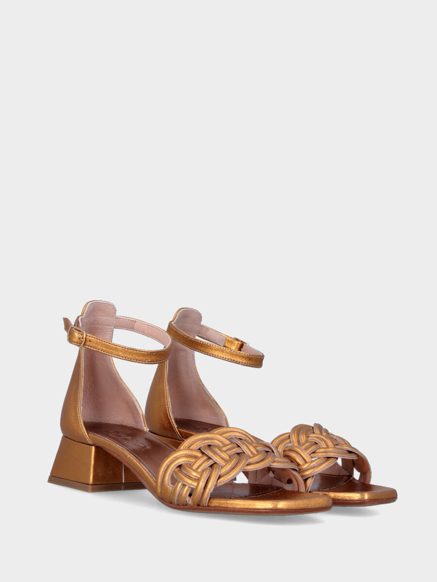 Gold sandal in laminated leather with braided hoop straps