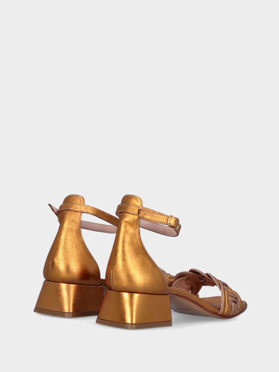 Gold sandal in laminated leather with braided hoop straps