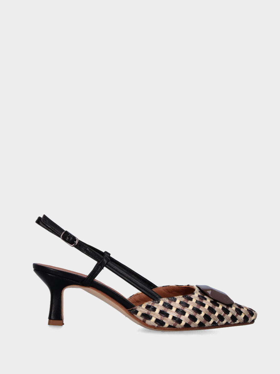 Bicolore Slingback in schwarzer geflochtener Raffia mit facettiertem Knopf