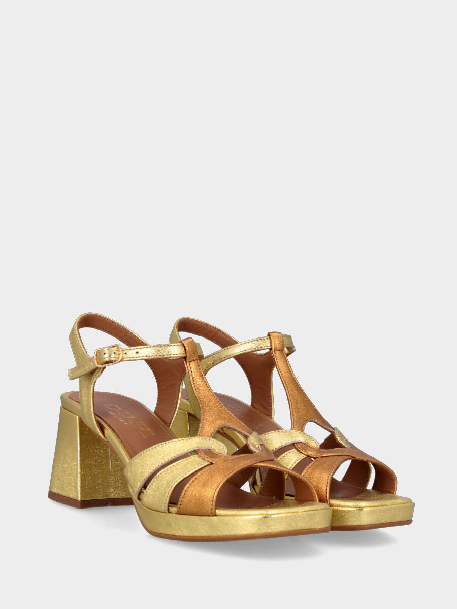 Sandalo bicolore oro in pelle laminata con fascette incrociate