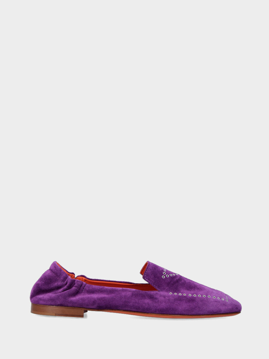 Pantoufle violette en cuir avec œillets