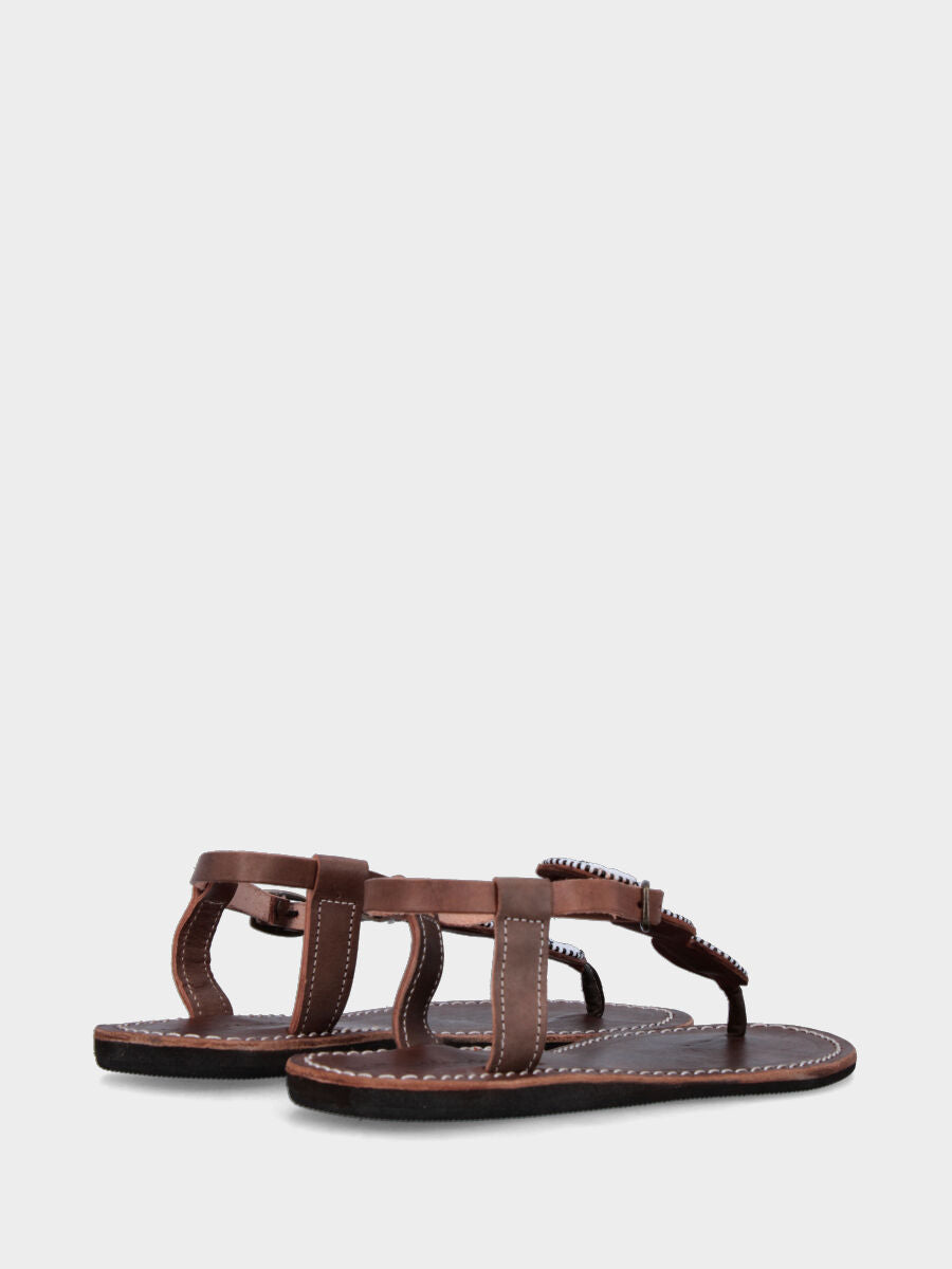 Flip-Flop in Dunkelbraun mit weißen Perlenknöpfen