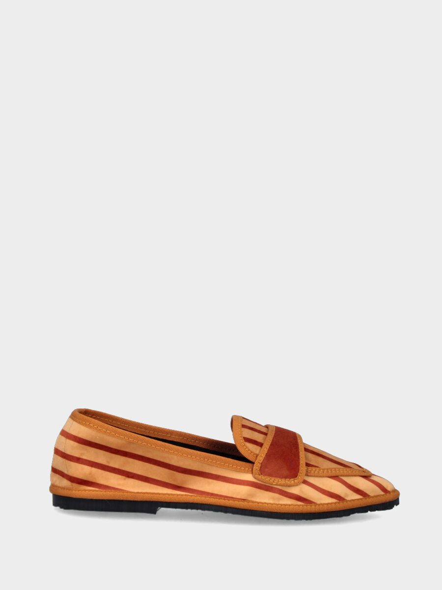 Sandalo monoblocco in vitello rosso con fascia ripiegata