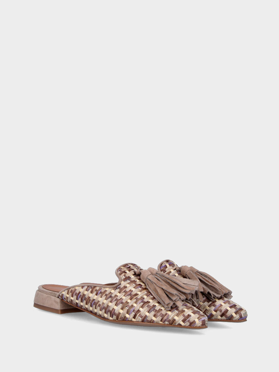 Sabot beige in rafia intrecciata con nappine