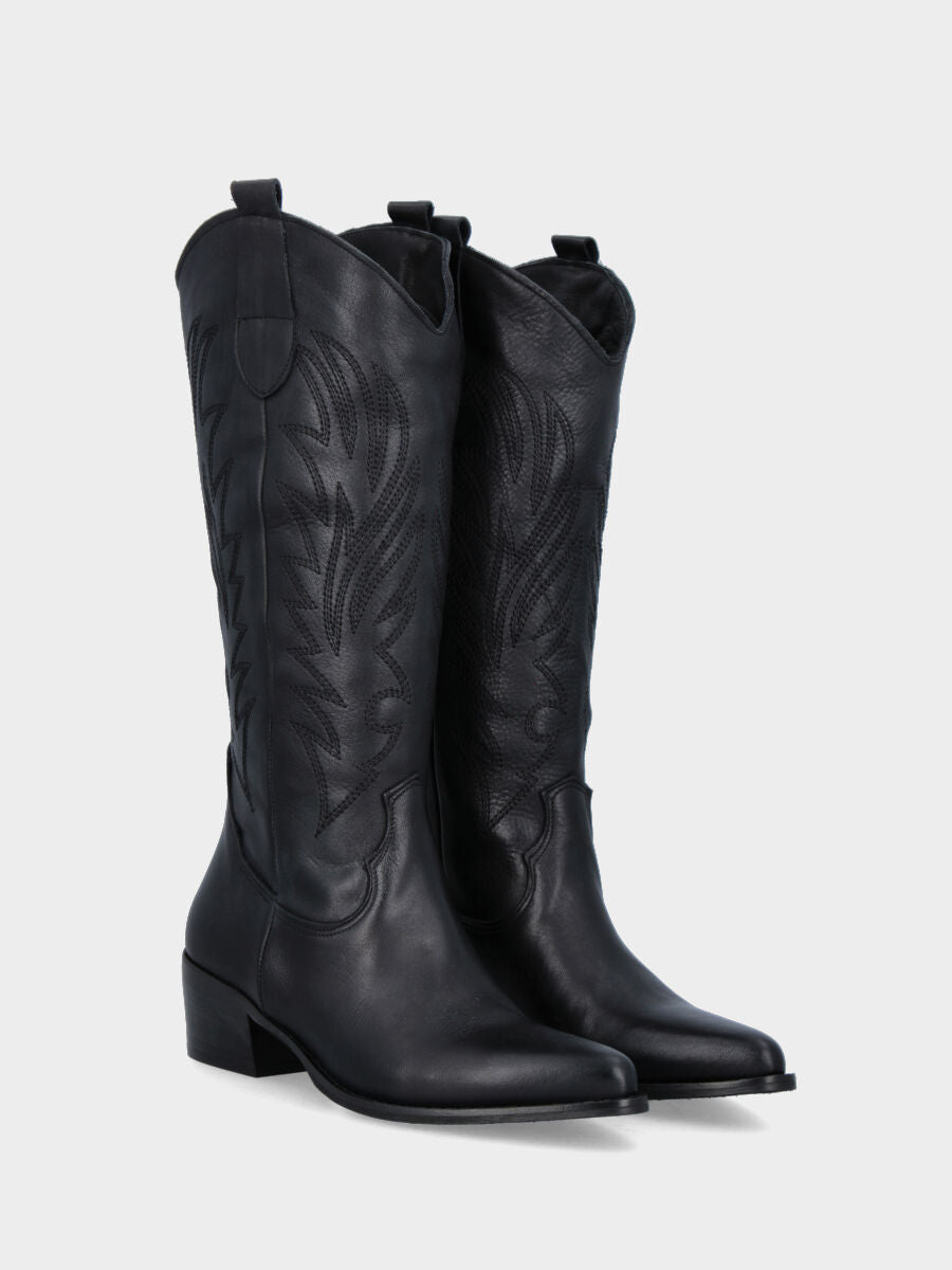 Black leather Campero with flame embroidery