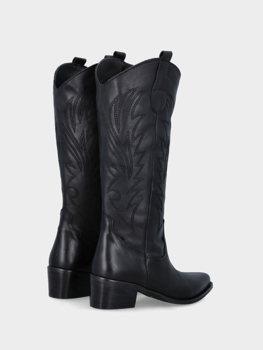 Black leather Campero with flame embroidery