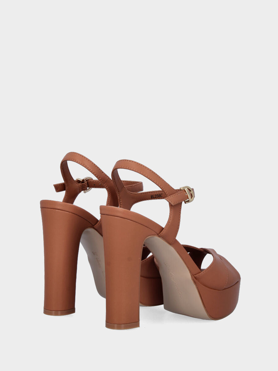 Leather sandal with crossed straps and platform