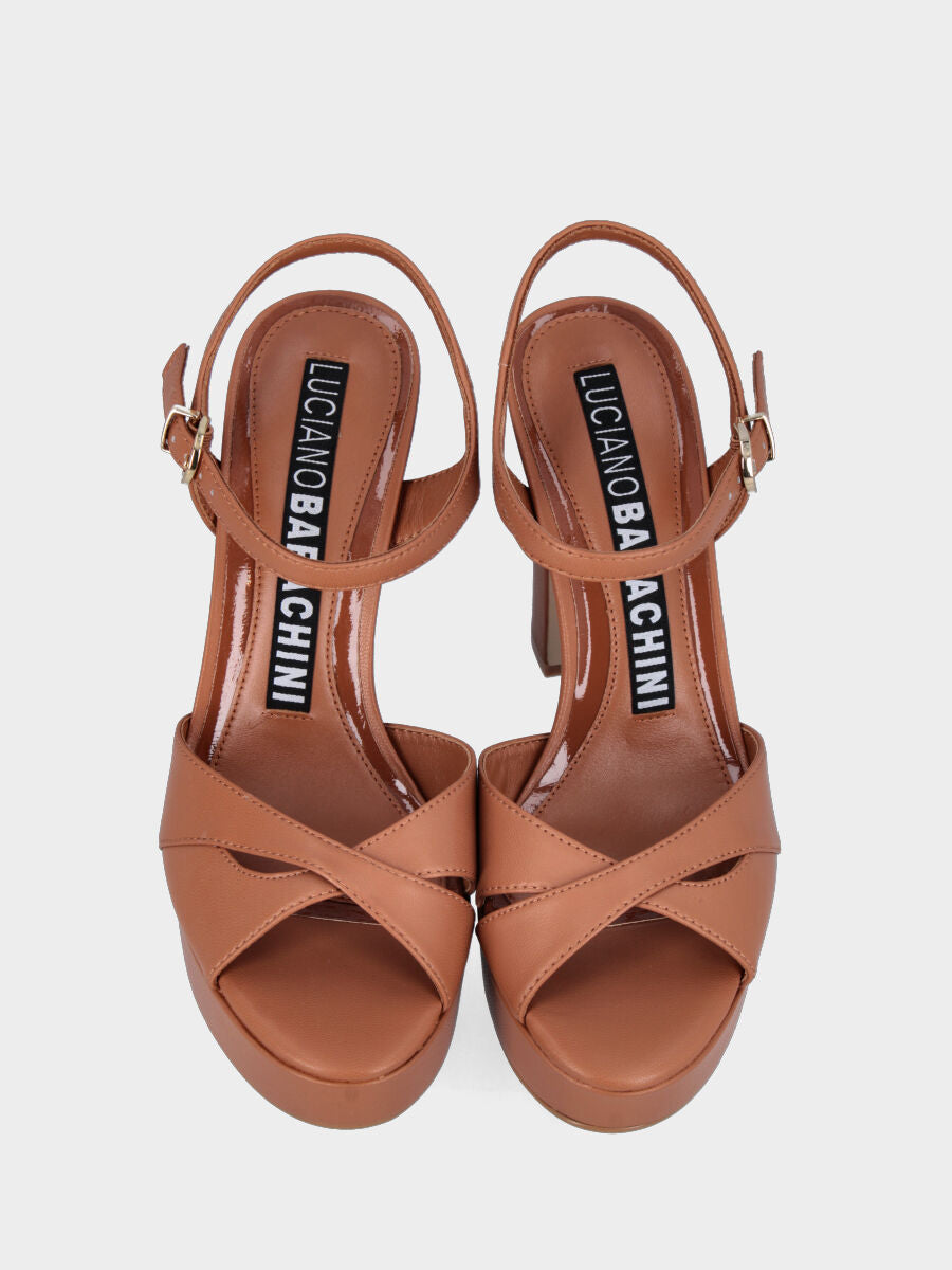 Leather sandal with crossed straps and platform
