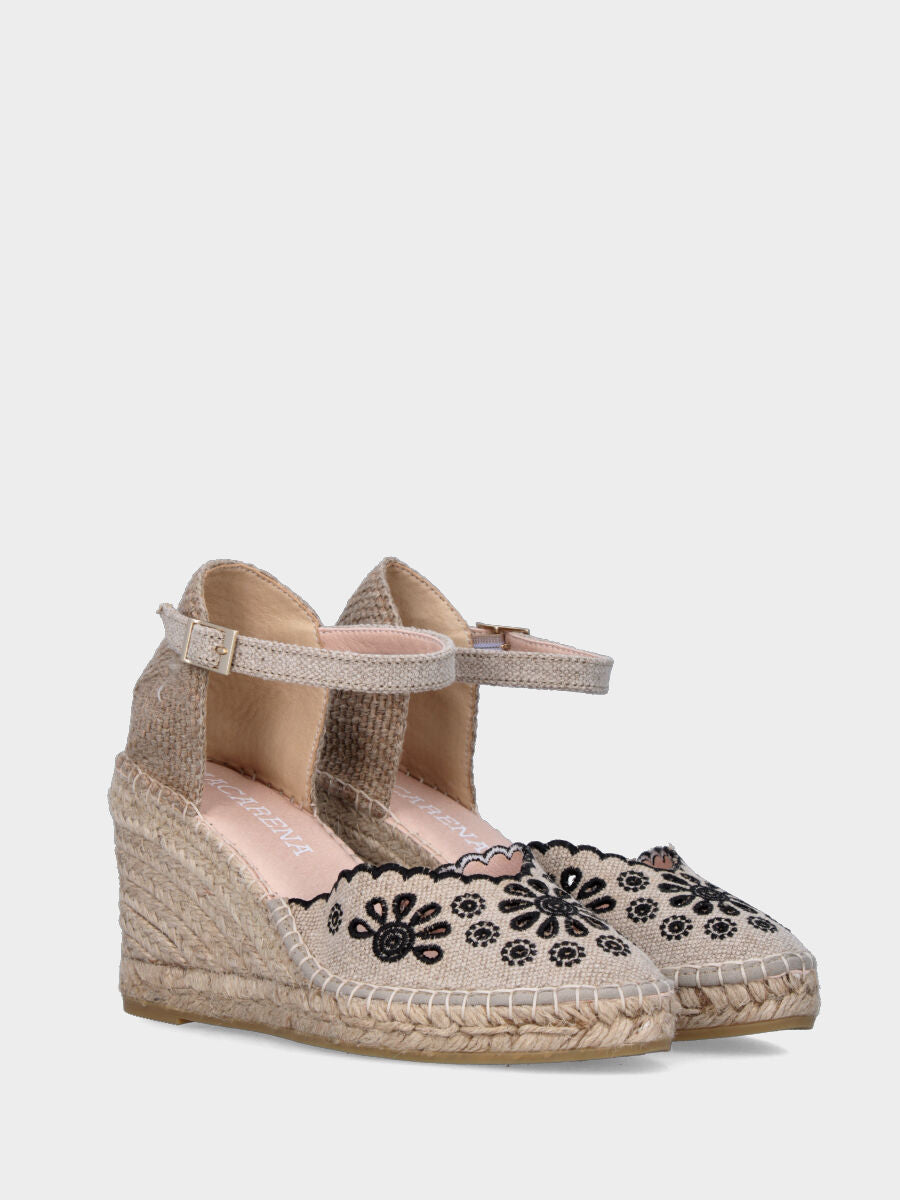Campesina beige in tessuto con fiori forati