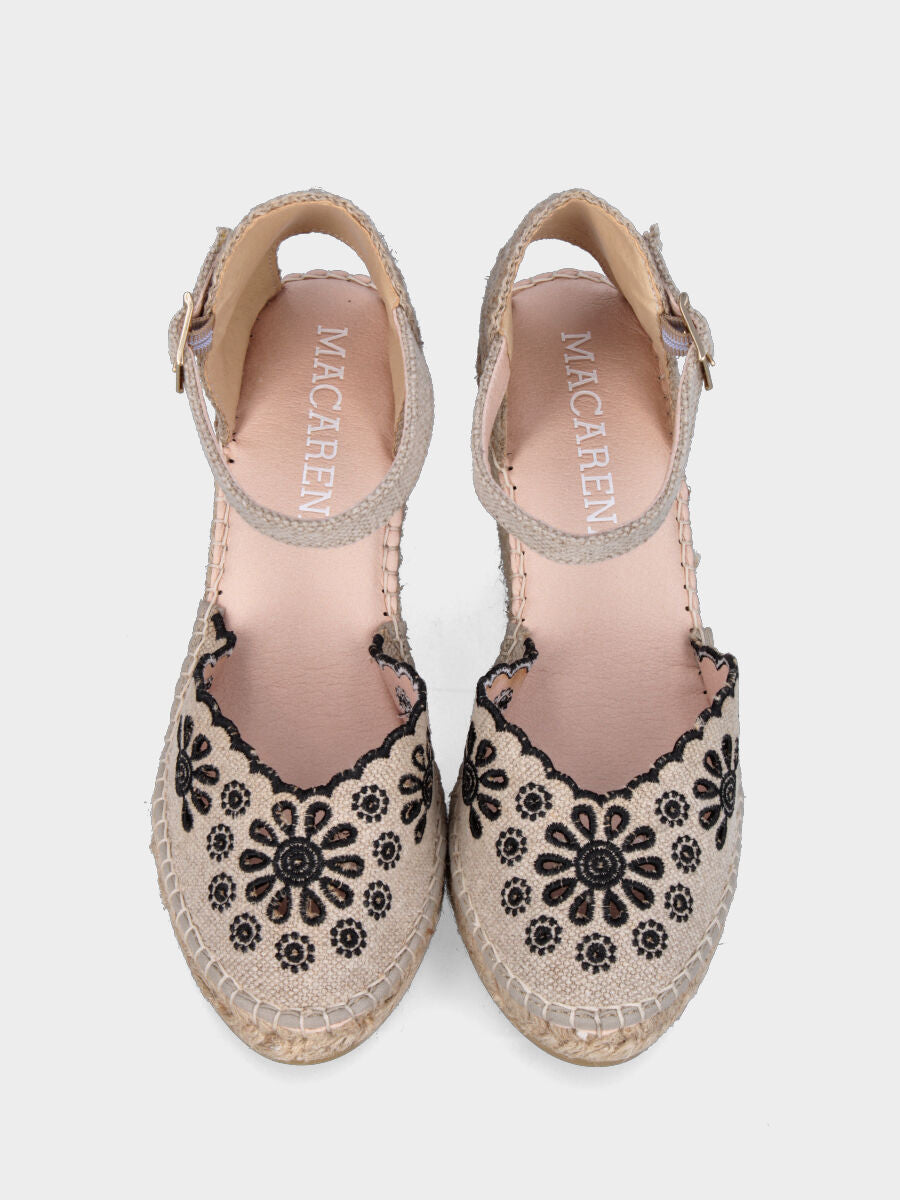 Campesina beige in tessuto con fiori forati