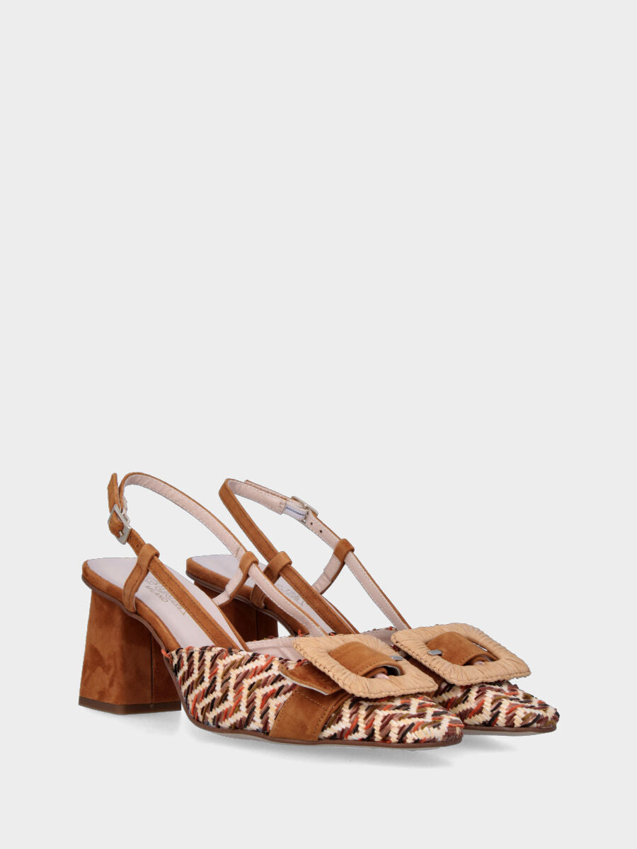 Slingback marrone in pelle con punta in rafia intrecciata e fibbia decorativa
