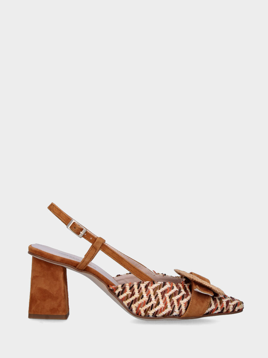 Slingback marrone in pelle con punta in rafia intrecciata e fibbia decorativa