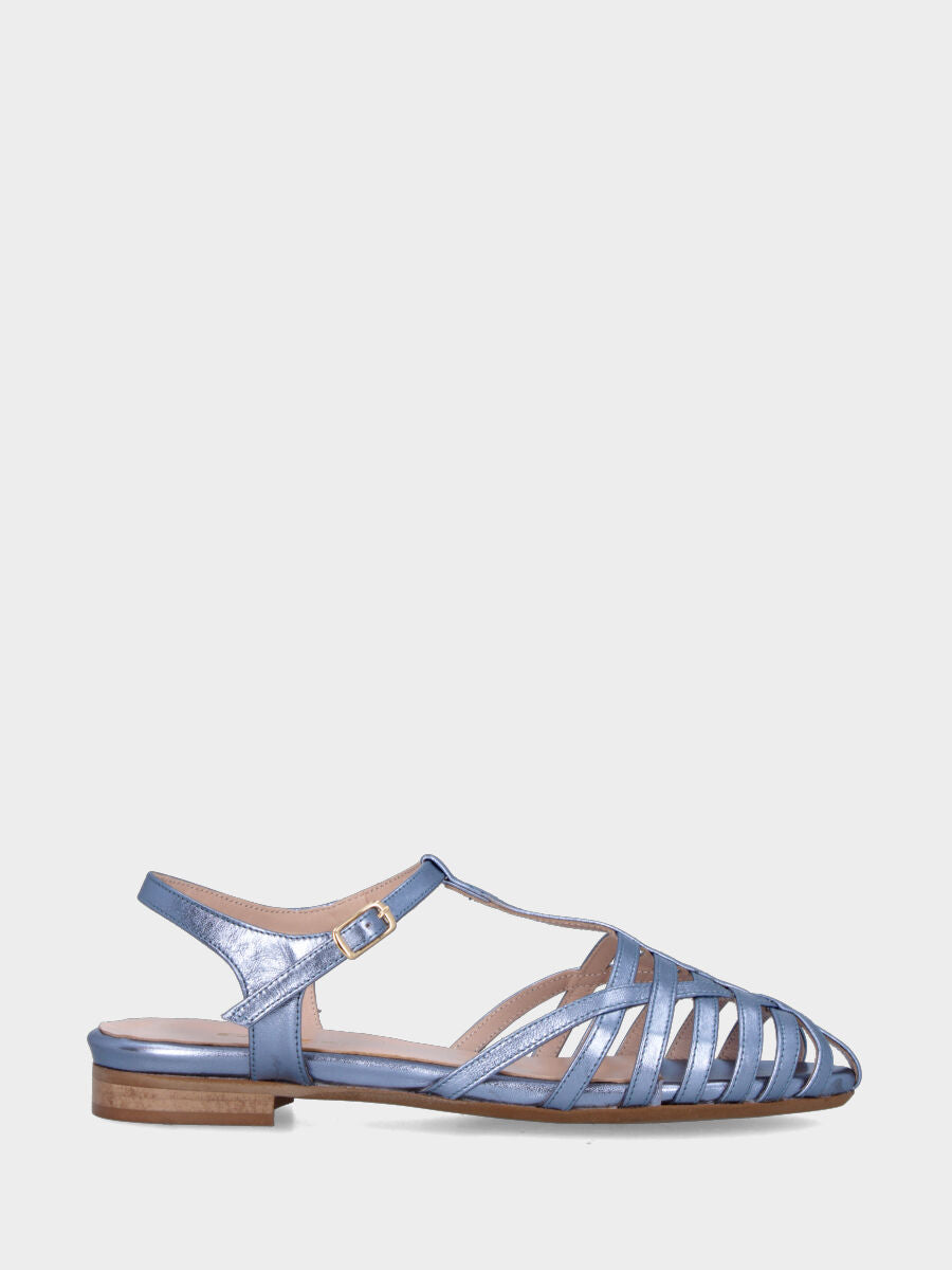 Blue sandal in laminated leather with a basket of straps