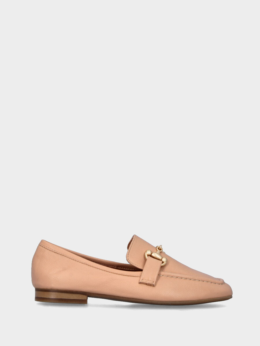 Mocassin beige en cuir avec bordure en relief