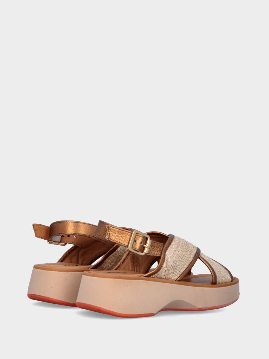 Sandalo beige in rafia a fasce incrociate con suola ondulata
