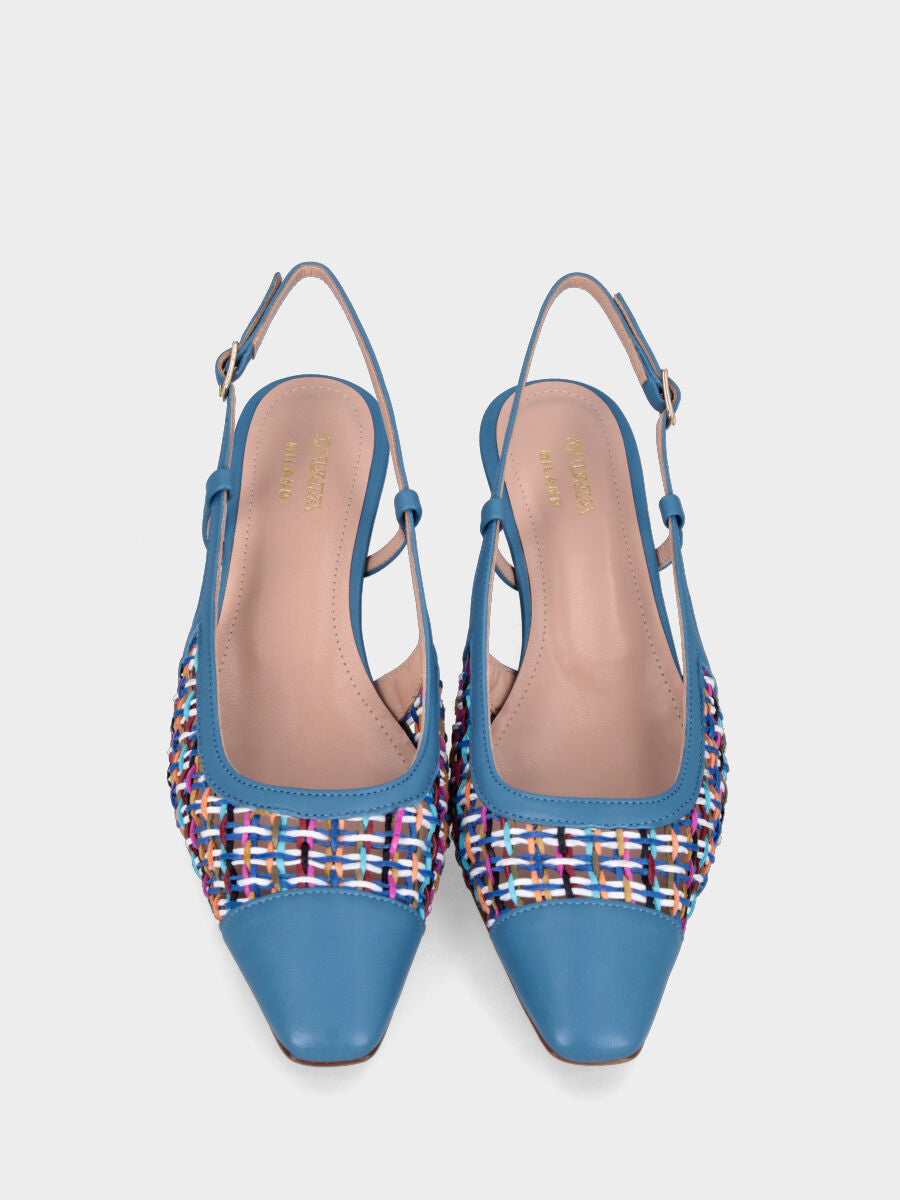 Slingback azzurra en cuir avec tige en fils colorés à bout fermé