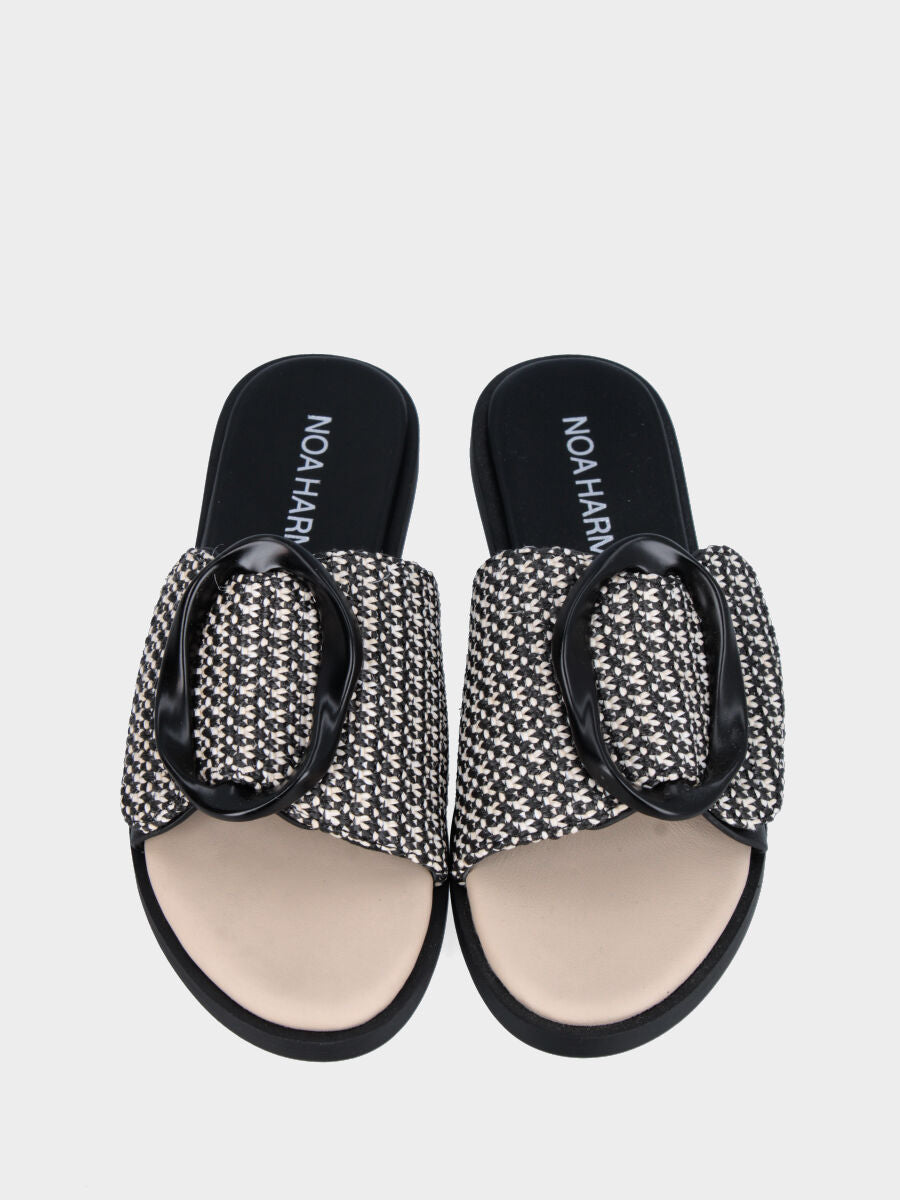 Ciabattina nera in tessuto con fibbia circolare